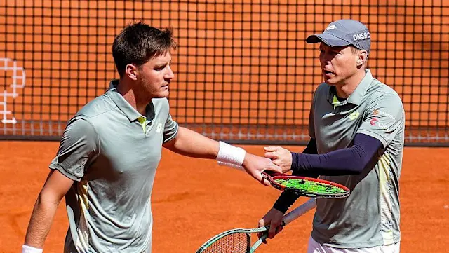 Patten Beats Fearnley, British Team Moves Ahead in Doubles