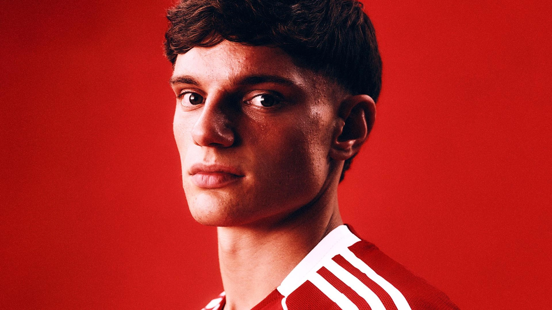 Rising Star Leoni Signs with Liverpool in £26m Move